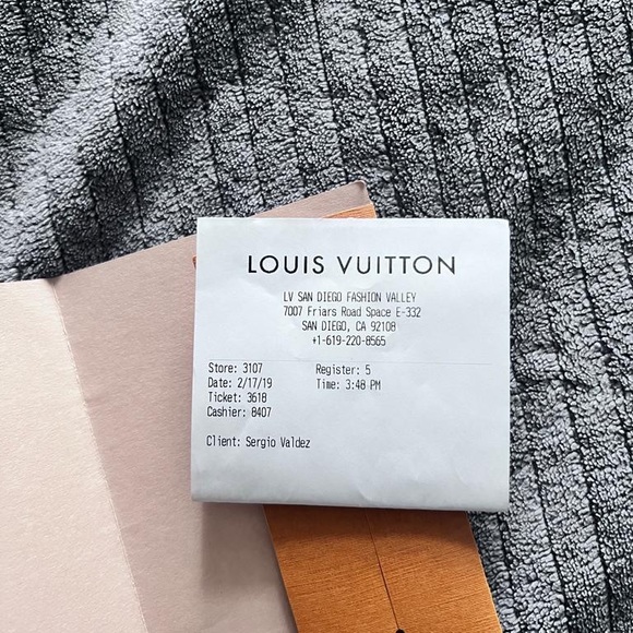 Pochette Voyage 10.6 length x 8.3 height x 2 inches width. - Picture 5 of 6